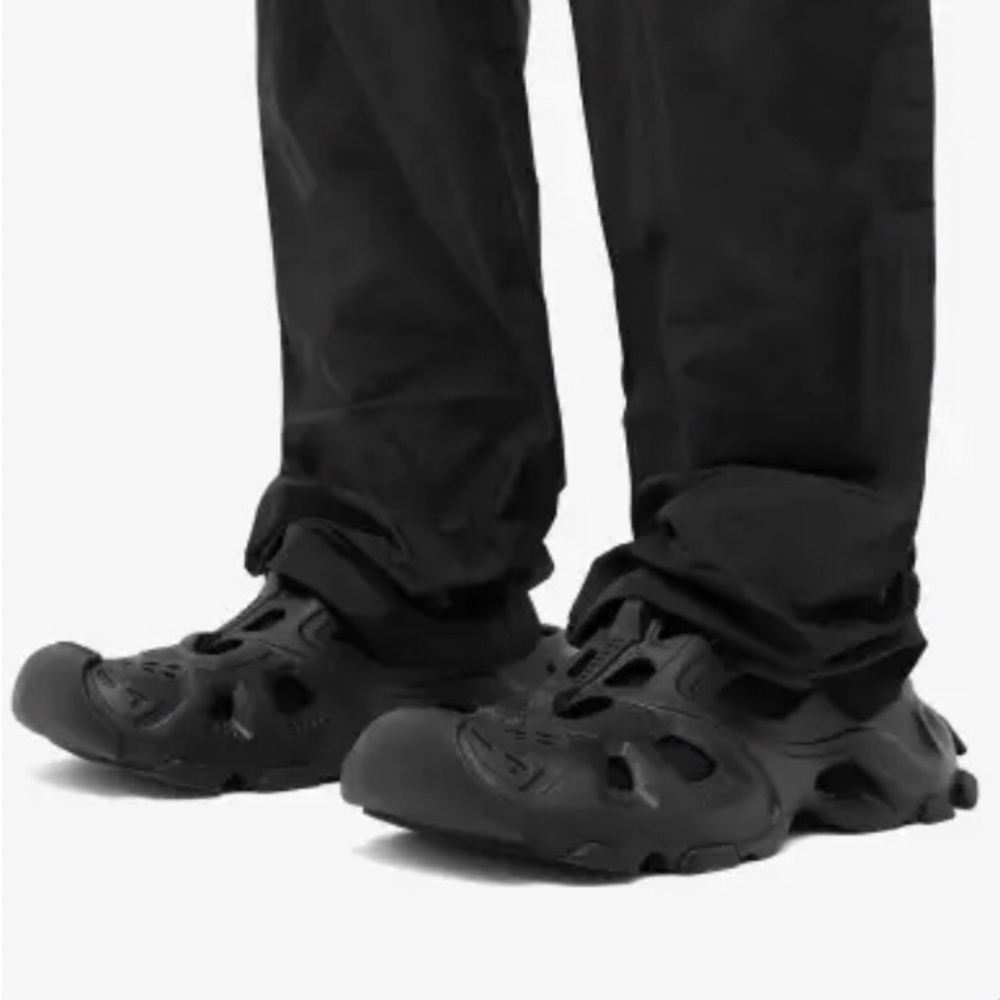 New Balenciaga Men’s HD Cut Out Mules Size 43